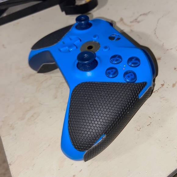 Wireless Blue x box remote with handgrips - Picture 3 of 9